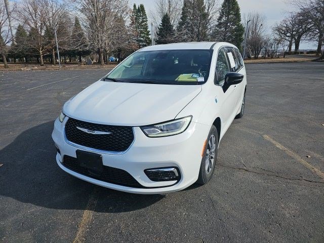 Certified 2024 Chrysler Pacifica PHEV Select with VIN 2C4RC1S70RR157013 for sale in Urbandale, IA