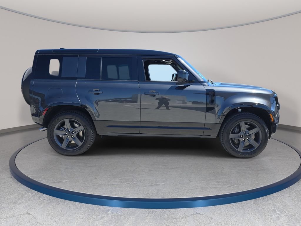 New 2026 Carpathian Grey Land Rover X-Dynamic SE image 4