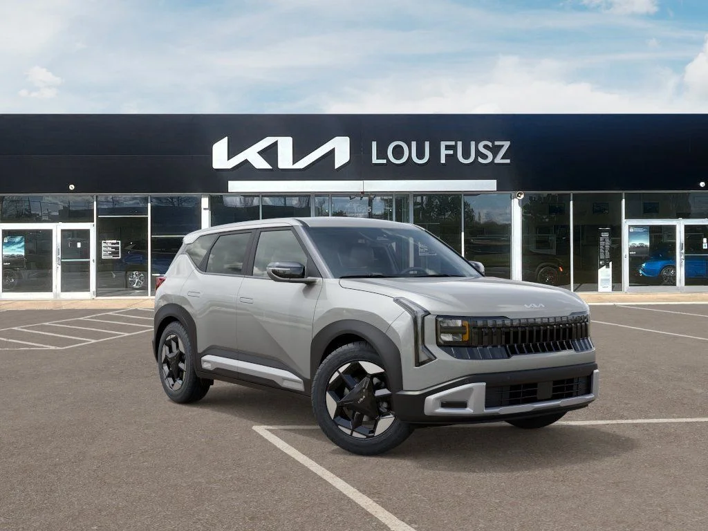 New 2027 Ivory Silver Kia S image 8