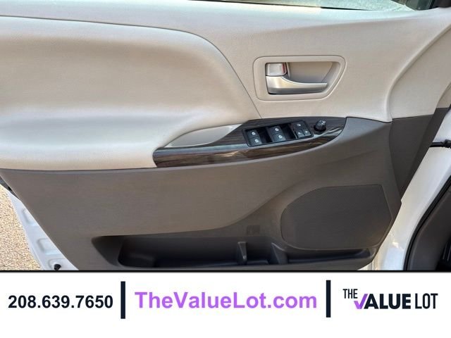 Used 2017 White Toyota XLE Premium image 24