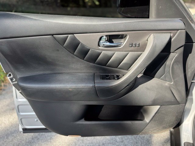 Used 2017 Liquid Platinum INFINITI Base image 8