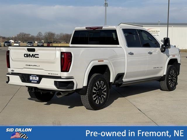 Used 2025 White Frost Tricoat GMC Denali Ultimate image 4