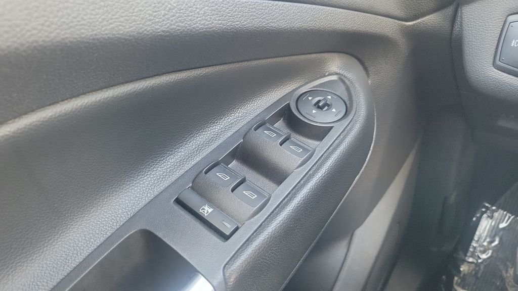 Used 2015 Blue Ford SE image 17