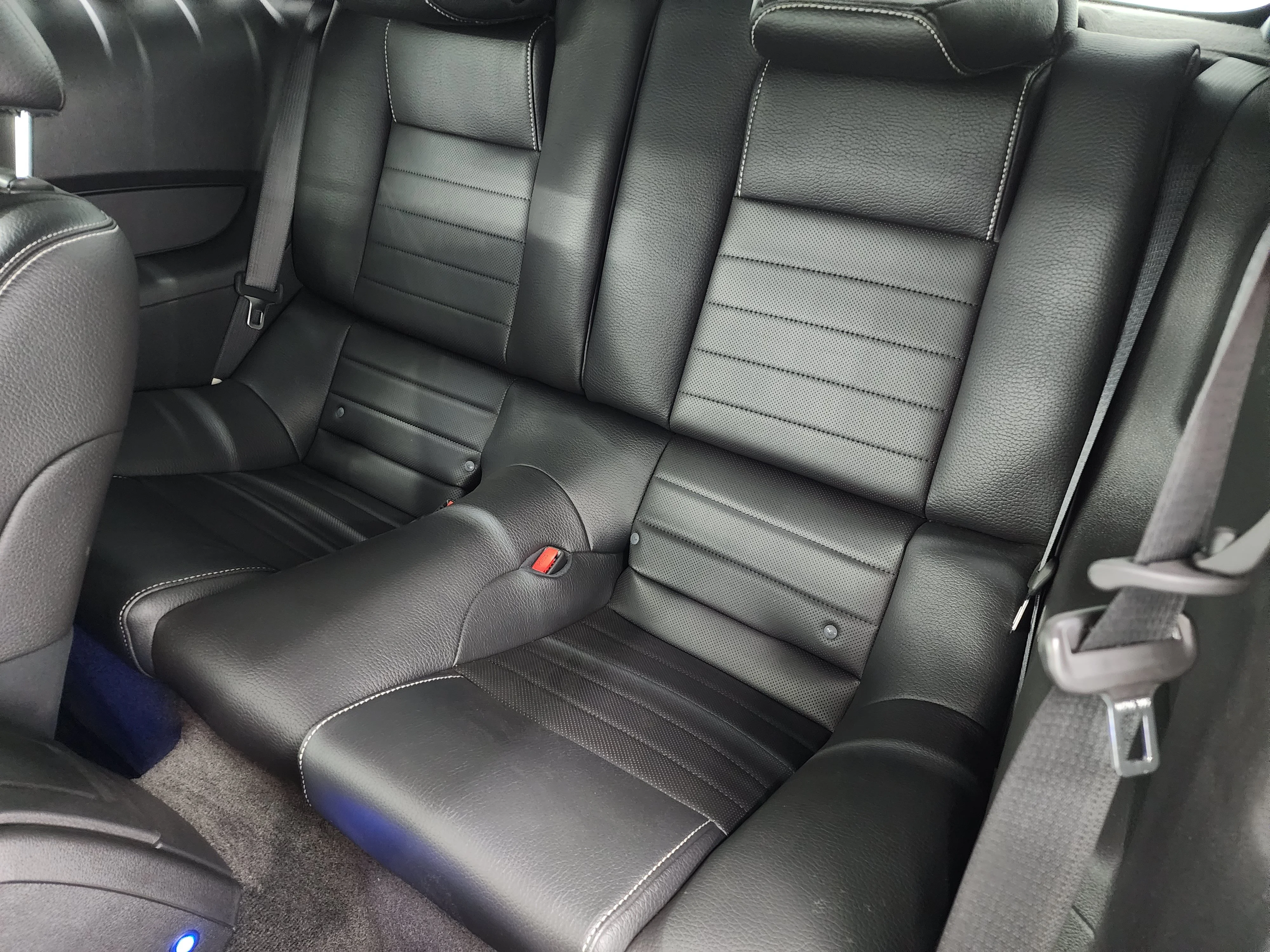 Used 2011 Performance White Ford GT Premium image 10