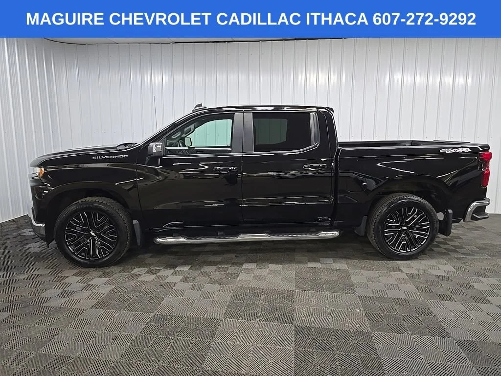 Used 2019 BLACK Chevrolet LT image 5
