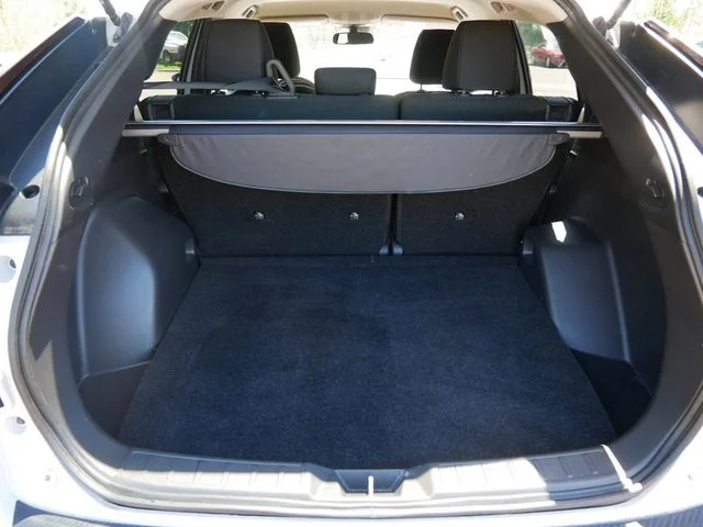 Used 2023 White Diamond Mitsubishi LE image 10