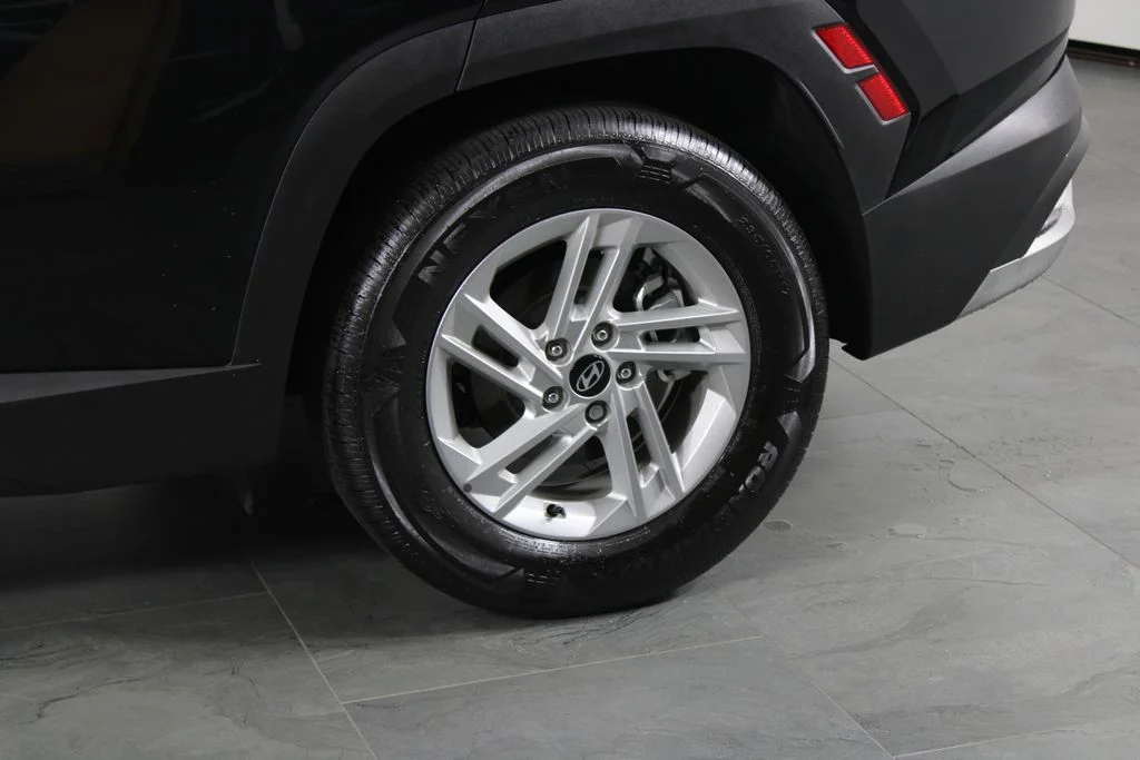Used 2025 Black Hyundai SE image 15