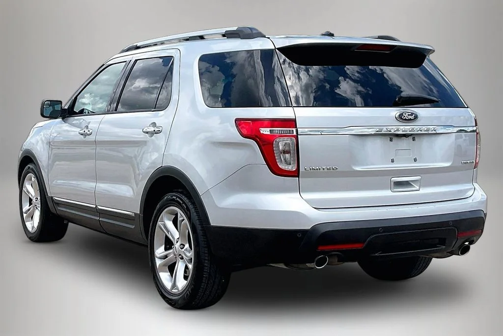 Used 2013 Silver Ford Limited image 4