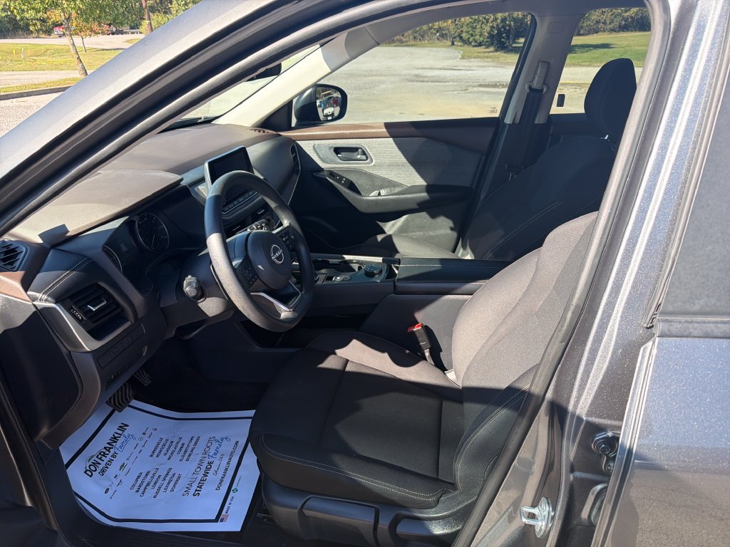 Used 2023 Gray Nissan S image 13