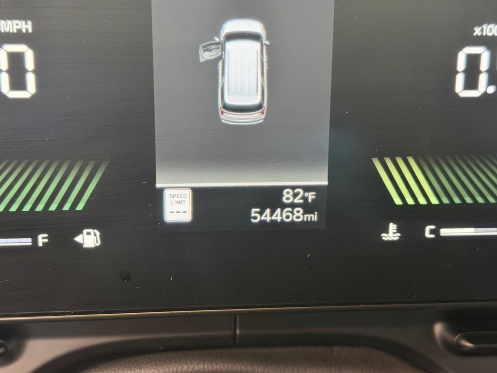 Used 2025 White Kia LXS image 21