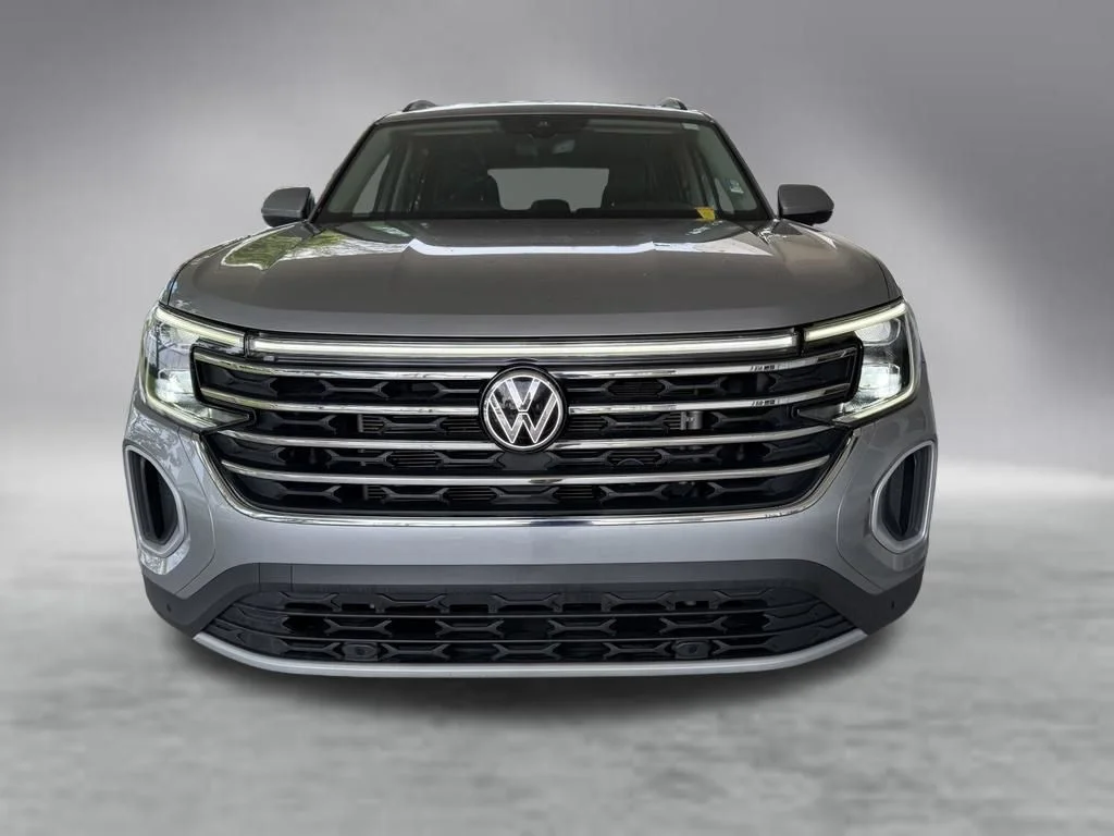Used 2025 Gray Volkswagen 2.0T SE w/Technology image 12