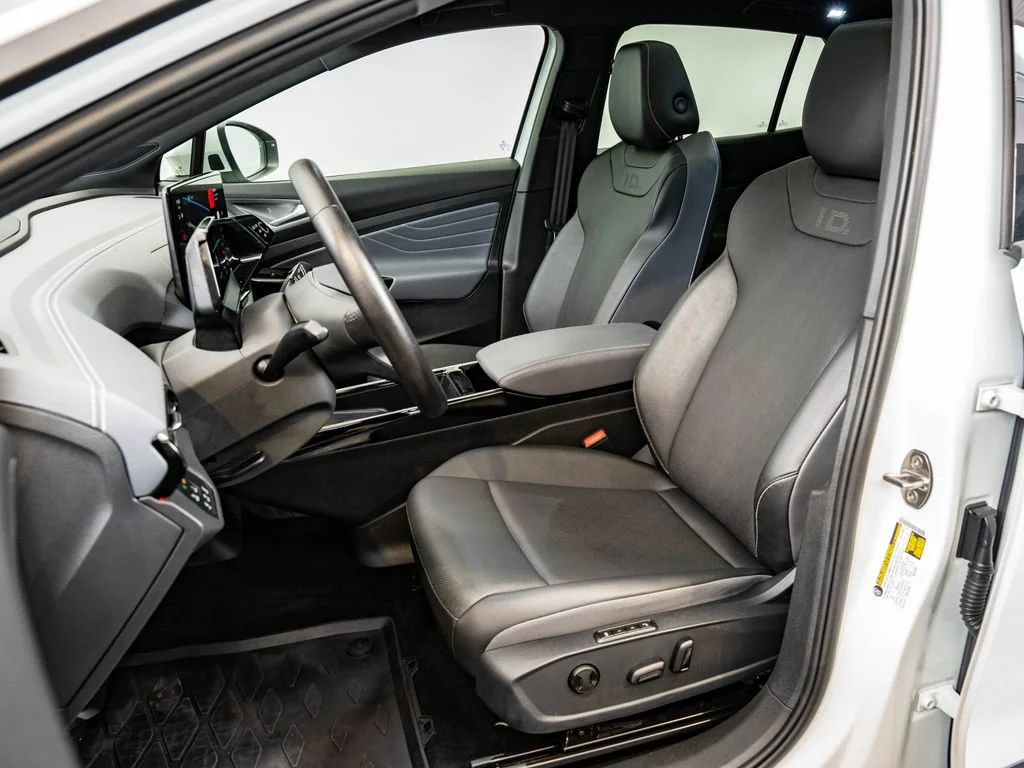 Used 2023 Opal White Volkswagen Pro S image 21