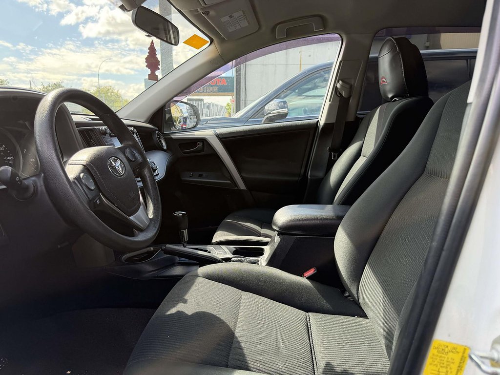 2016 Toyota RAV4 LE - Photo 16
