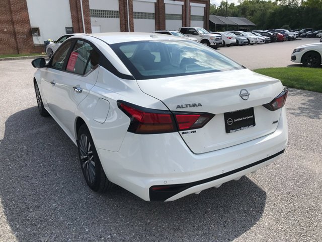 Used 2025 Glacier White Nissan SV image 4
