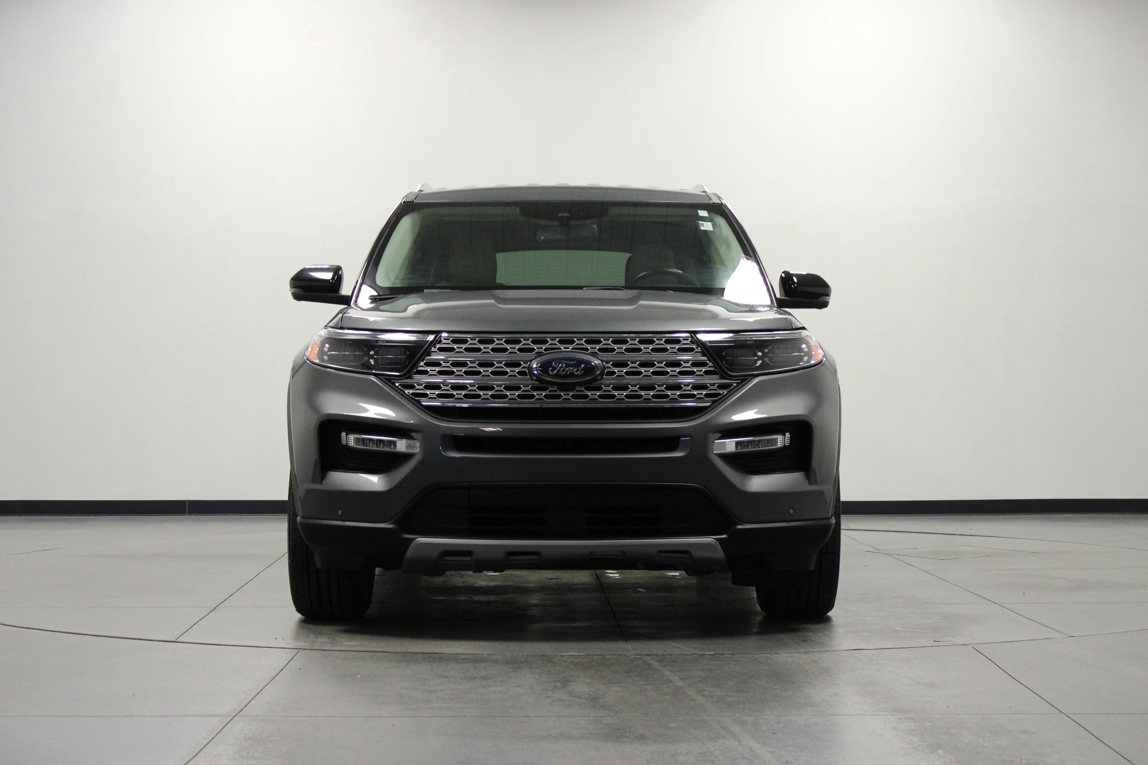 Used 2023 Gray Metallic Ford Limited image 9