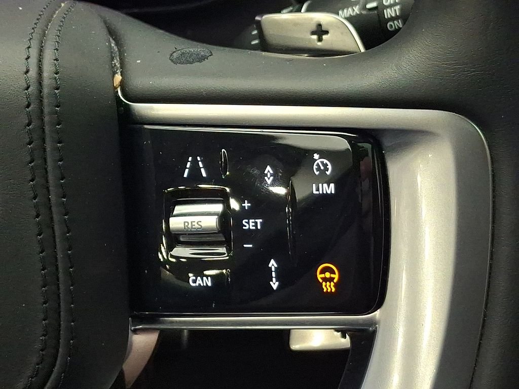 Used 2025  Land Rover SE image 24