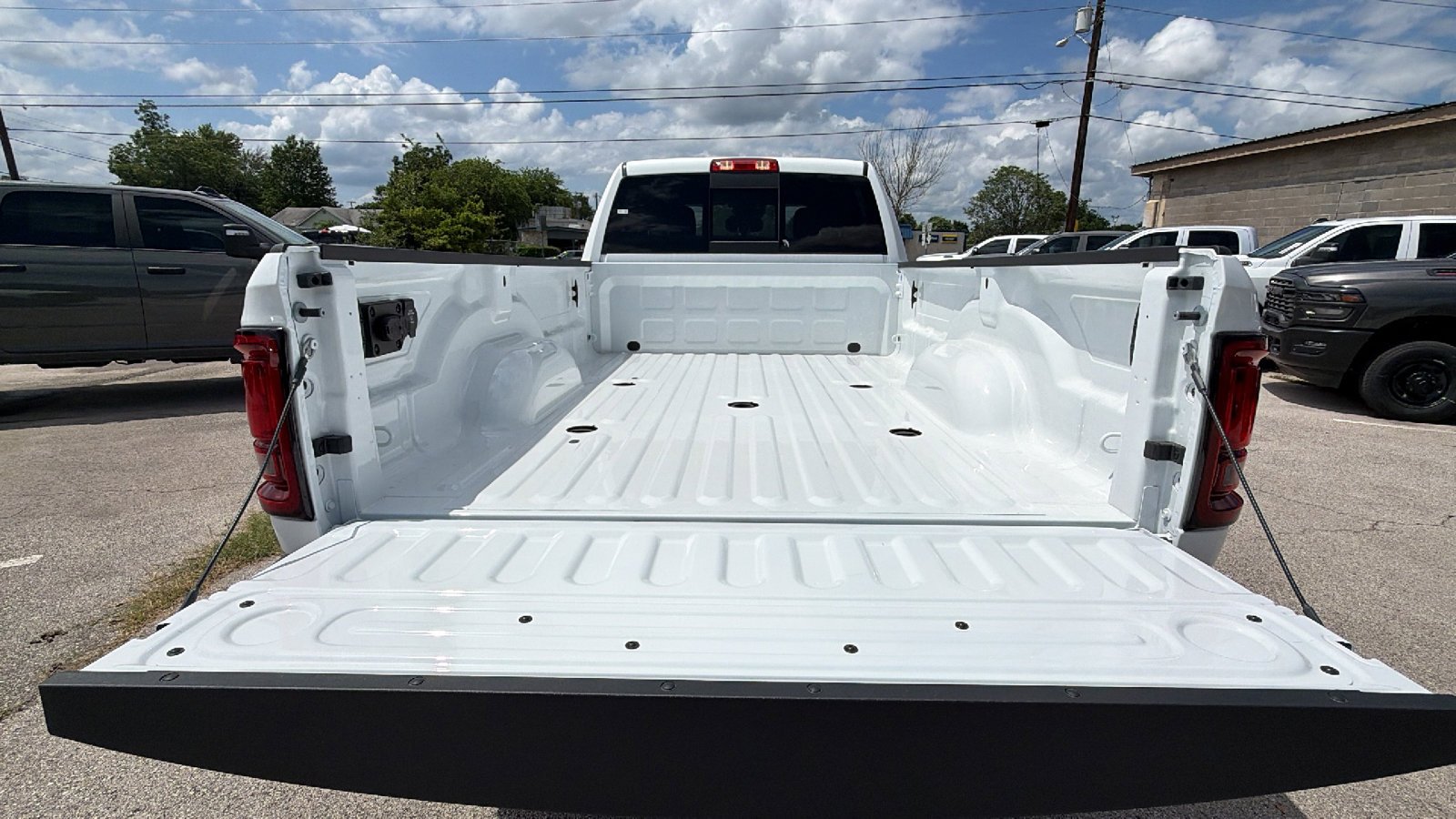 New 2026 Bright White Clear-Coat Exterior Paint RAM Tradesman image 24