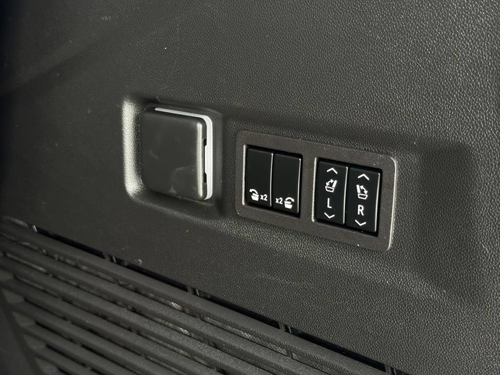 Used 2023 Black Chevrolet Z71 image 18