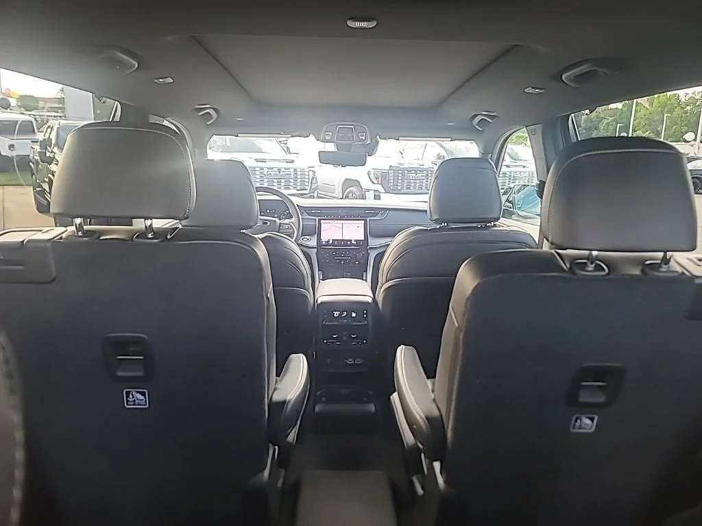 Used 2025 Silver Jeep Limited image 9