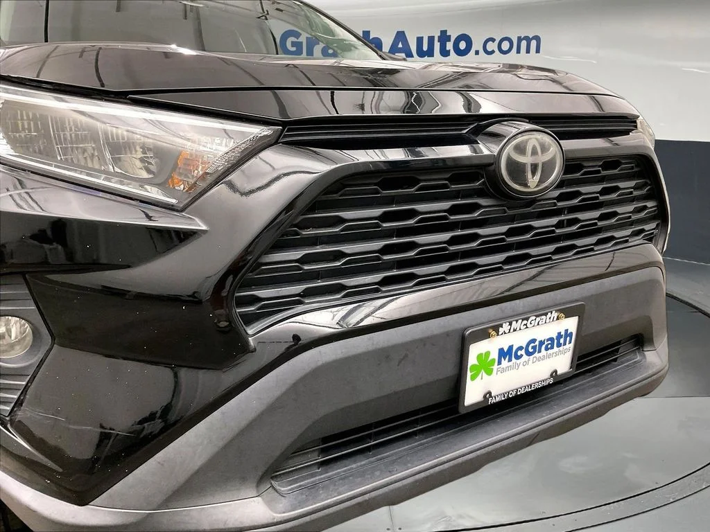 Used 2019 Black Toyota XLE image 32