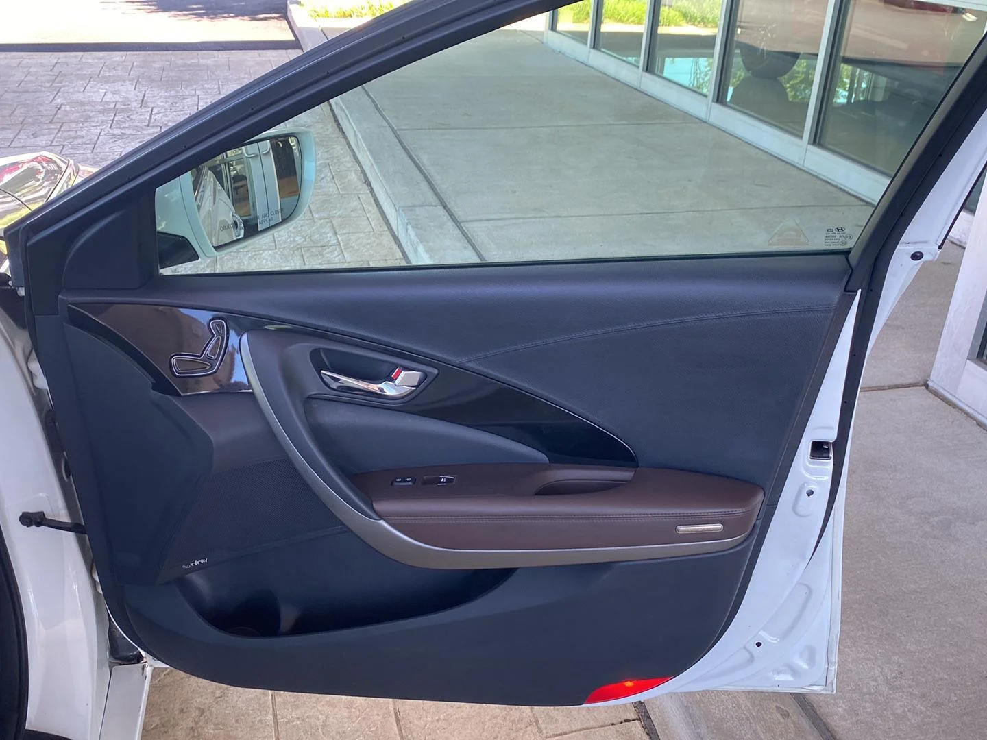 Used 2014 Diamond White Pearl Hyundai Limited image 19