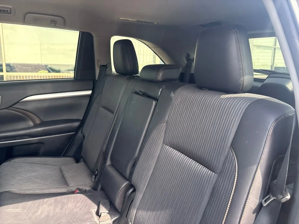 Used 2016 Gray Toyota LE V6 image 34