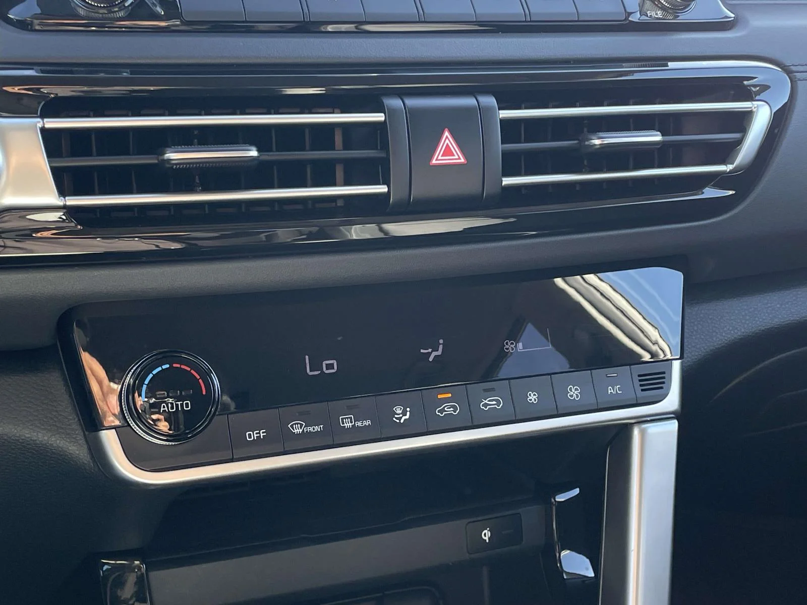 Used 2023 Snow White Pearl Kia SX image 19