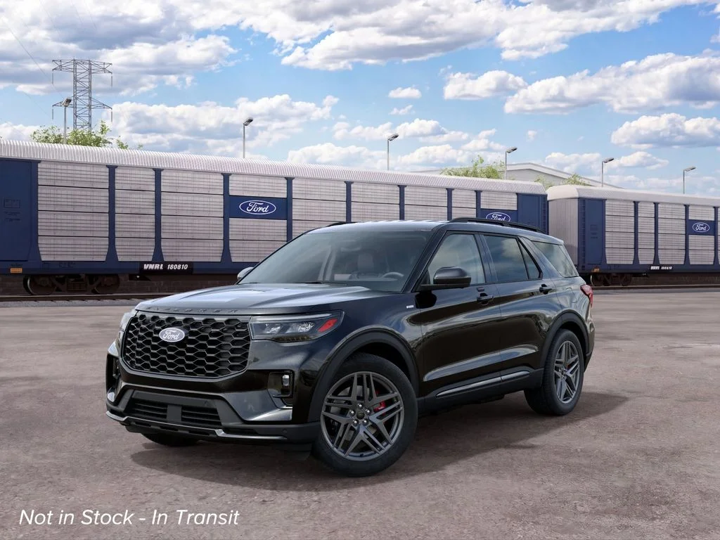 New 2027 Agate Black Metallic Ford ST-Line image 3