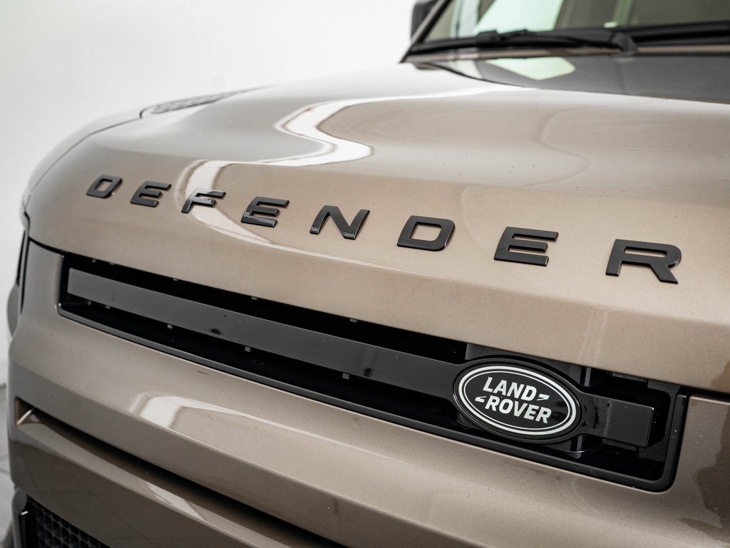 2026 Land Rover Defender 110 S photo 3