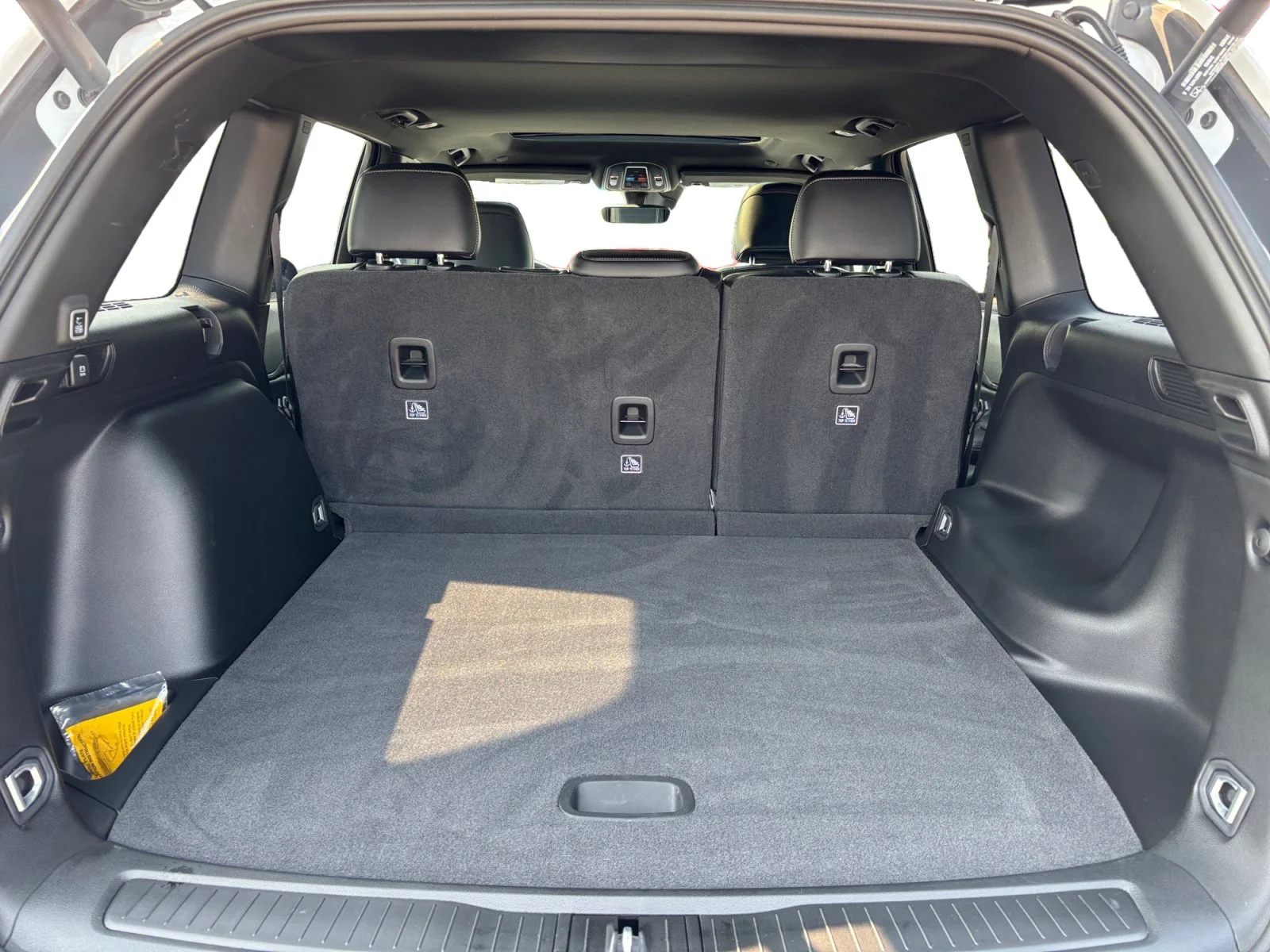 Used 2025 White Jeep Altitude image 19