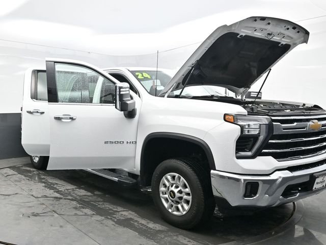 Used 2024 White Chevrolet LTZ image 33