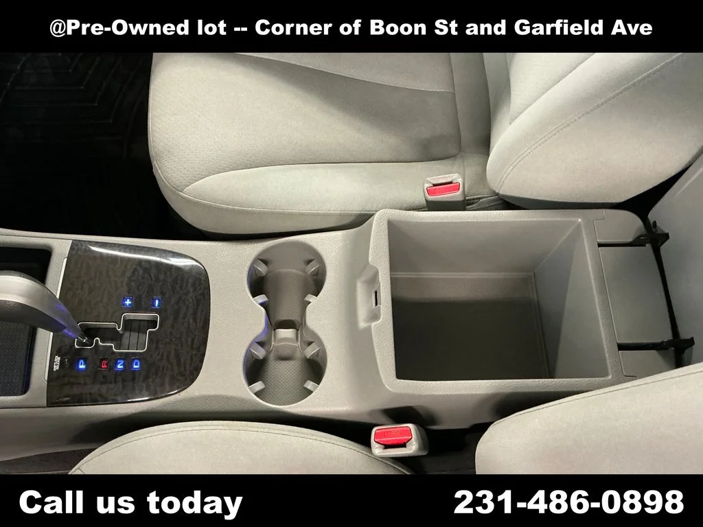 Used 2009 Silver Hyundai GLS image 24