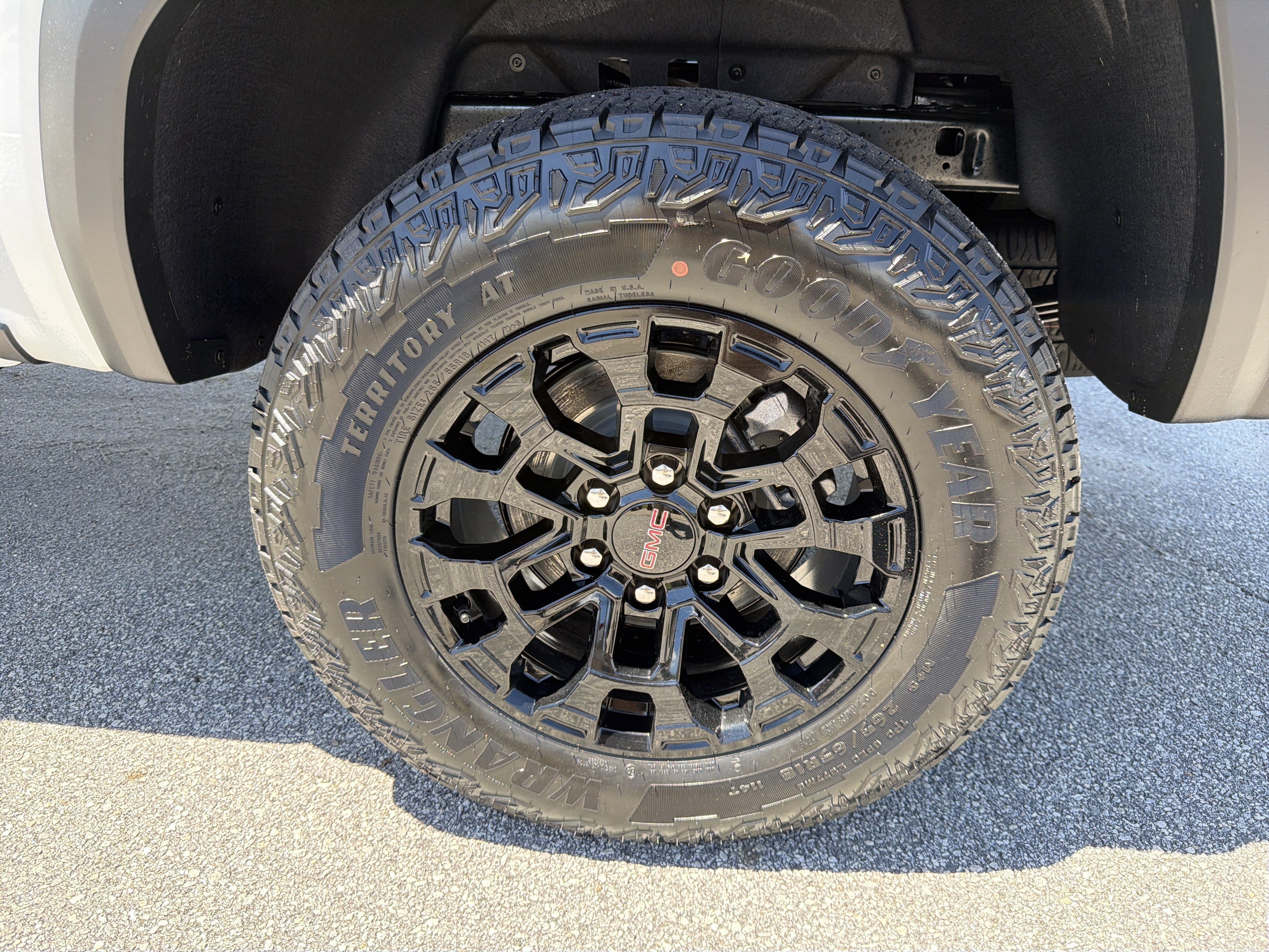 New 2026 Summit White GMC Elevation image 19