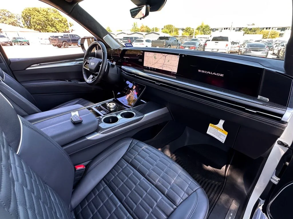 Used 2025 White Cadillac V-Series image 29