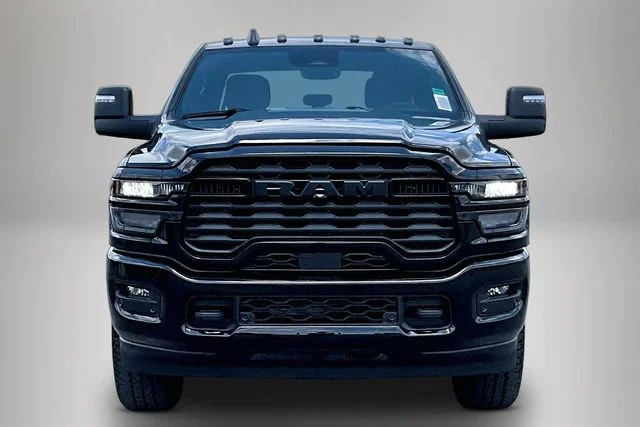 New 2026 Diamond Black Crystal Pearl-Coat Exterior Paint RAM Big Horn image 2