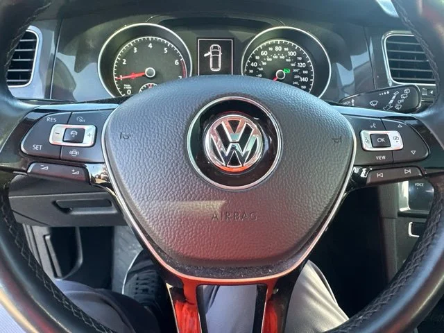 Used 2019 Black Volkswagen SE image 18