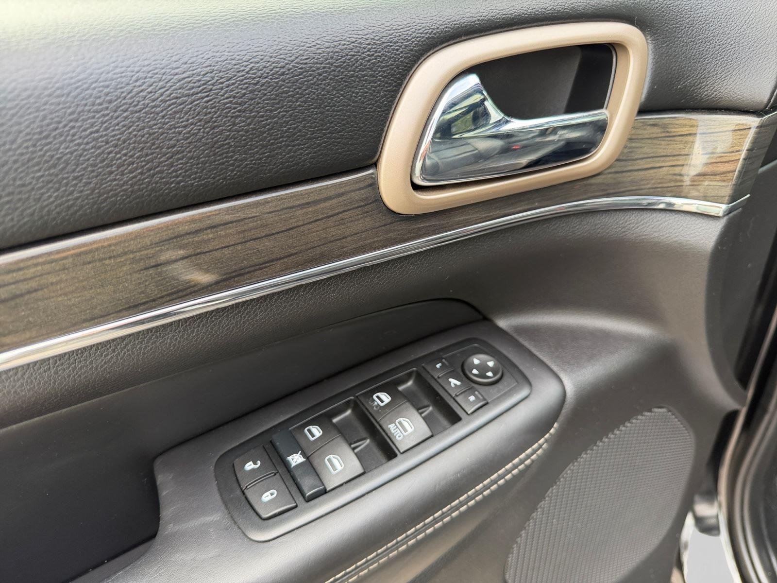 Used 2015 Brilliant Black Crystal Pearlcoat Jeep Overland image 13