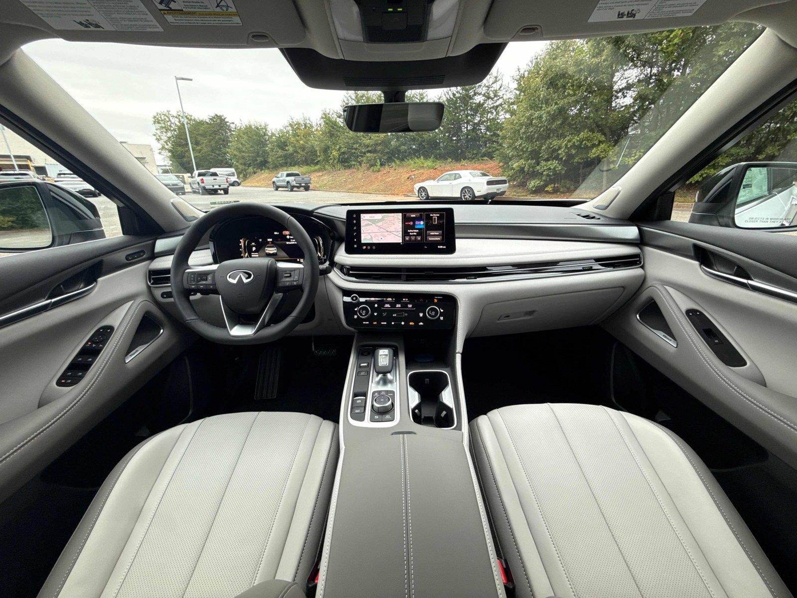 New 2027 RADIANT WHITE INFINITI Luxe FWD image 13