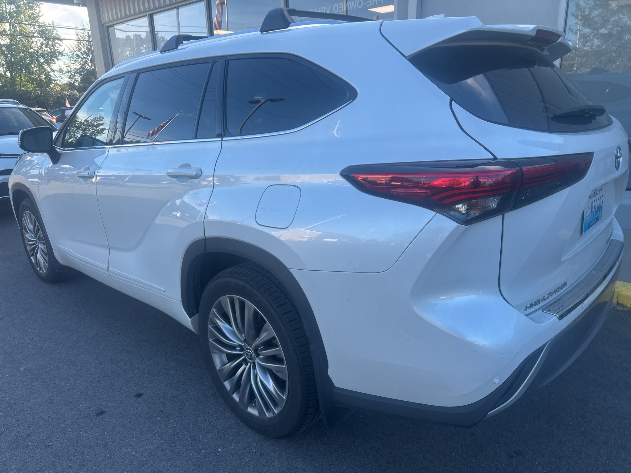 Used 2023 Wind Chill Pearl Toyota Platinum image 5
