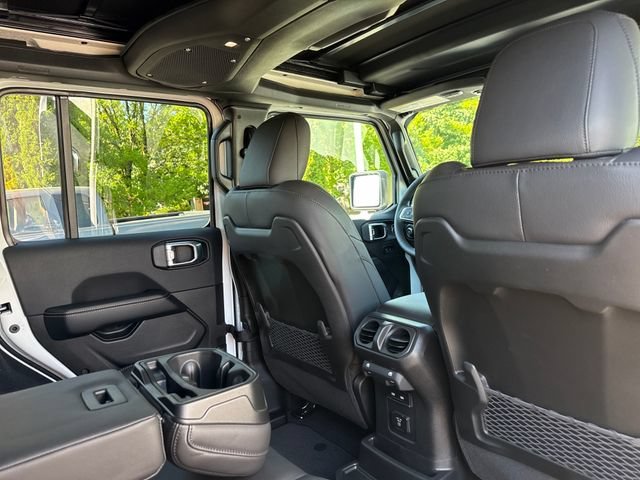 New 2026 Bright White Clear-Coat Exterior Paint Jeep Sahara image 22
