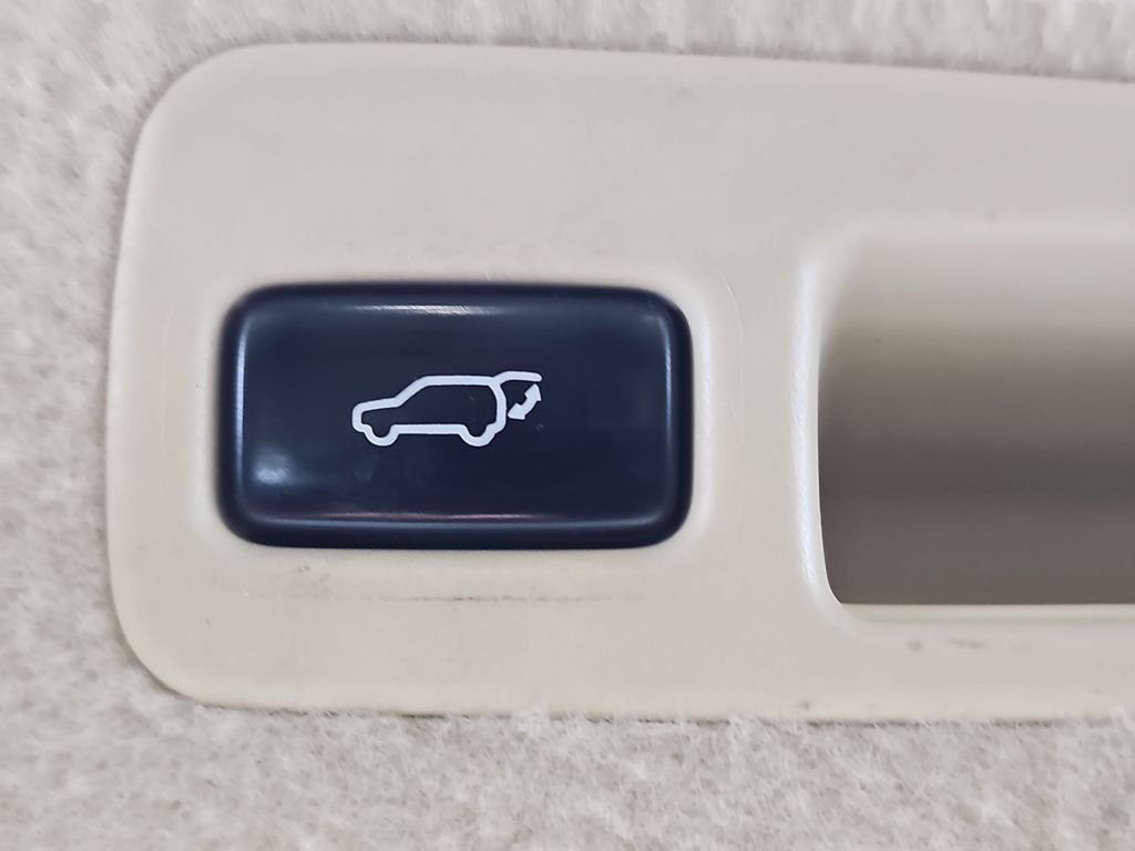 Used 2013 White Lexus 350 image 16
