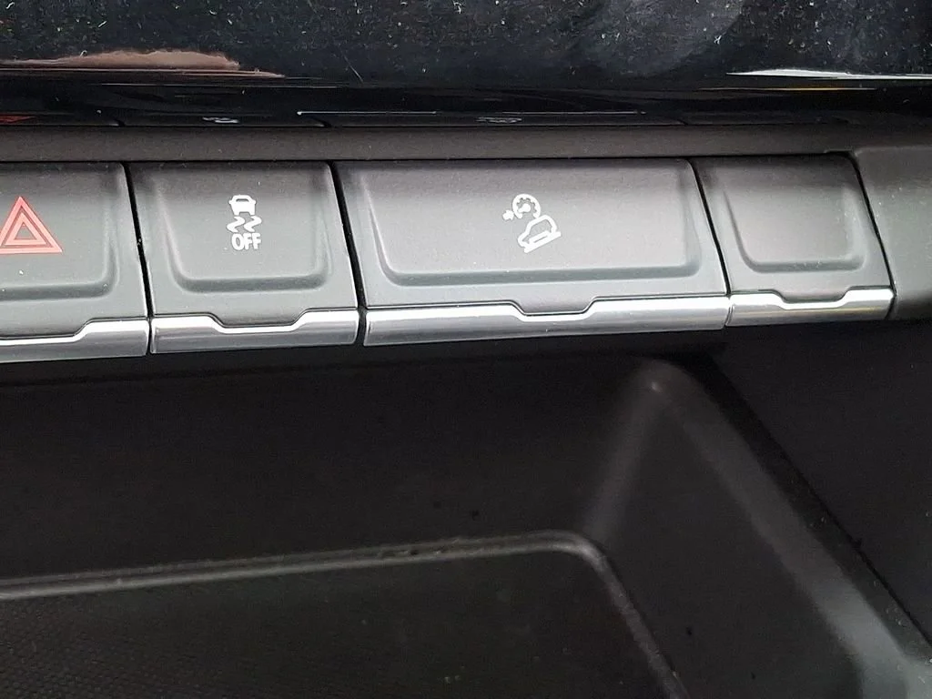 Used 2025 Onyx Black GMC AT4 image 27