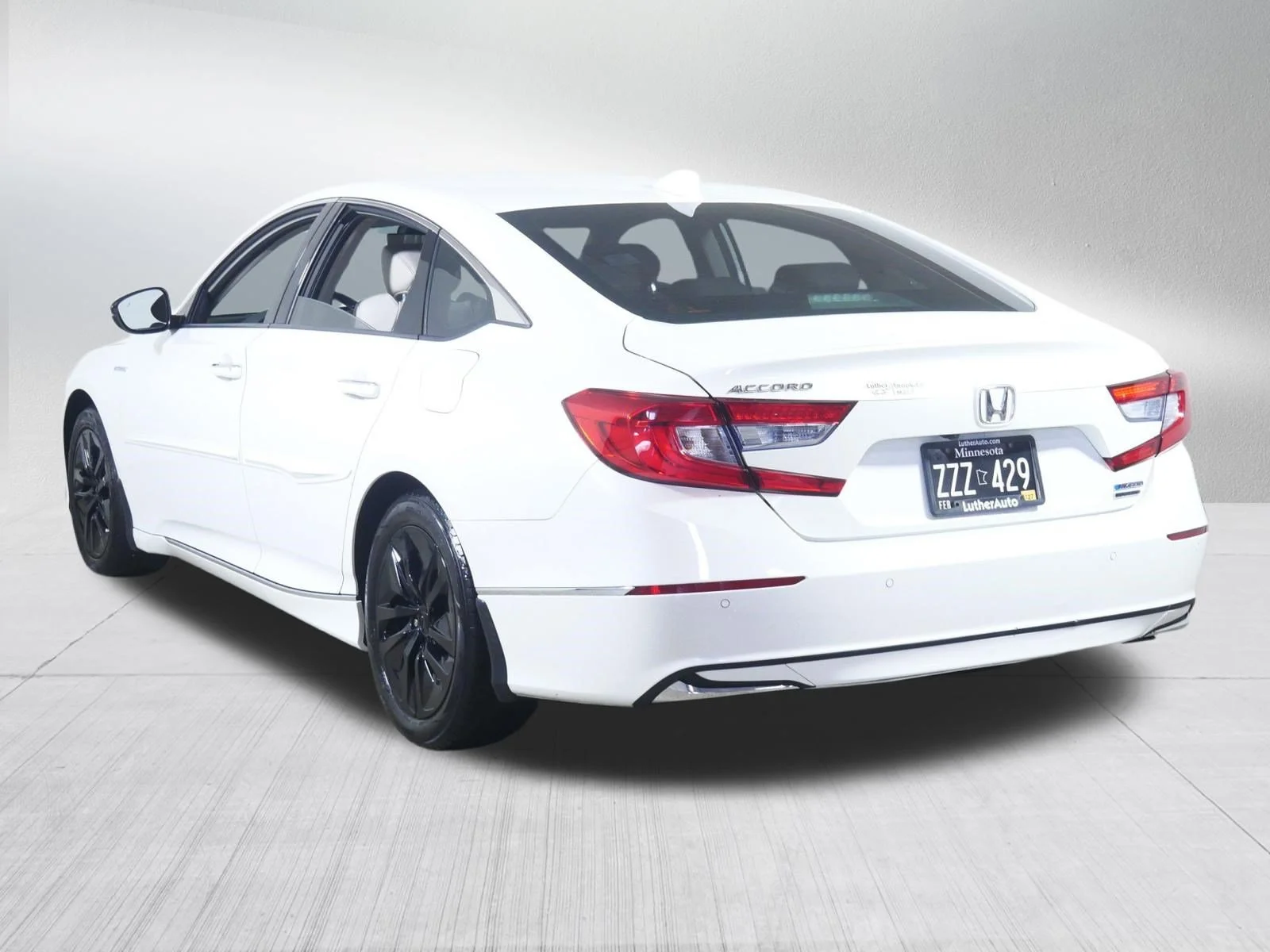 Used 2018 White Orchid Pearl Honda Touring image 5