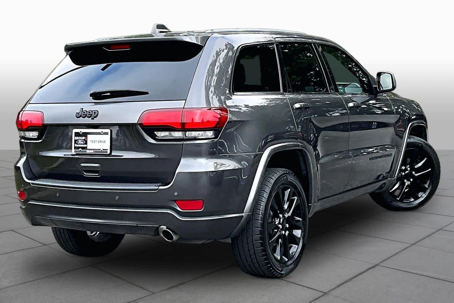 Used 2020 Granite Crystal Metallic Clearcoat Jeep Altitude image 13