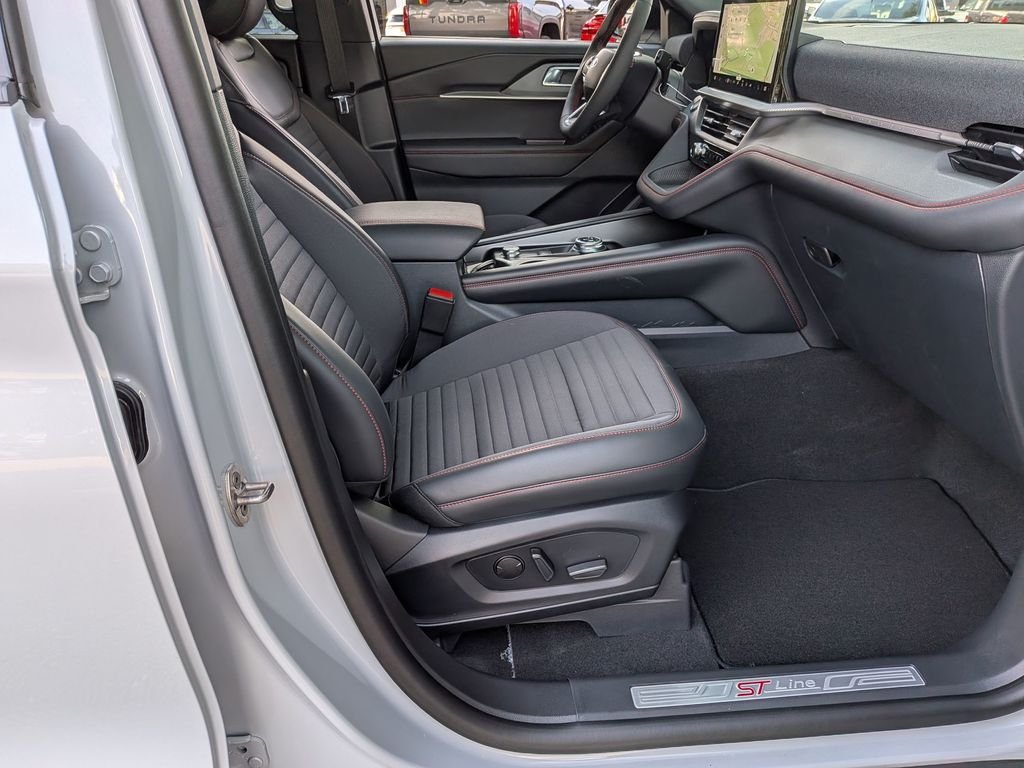New 2026 Space White Metallic Ford ST-Line image 34
