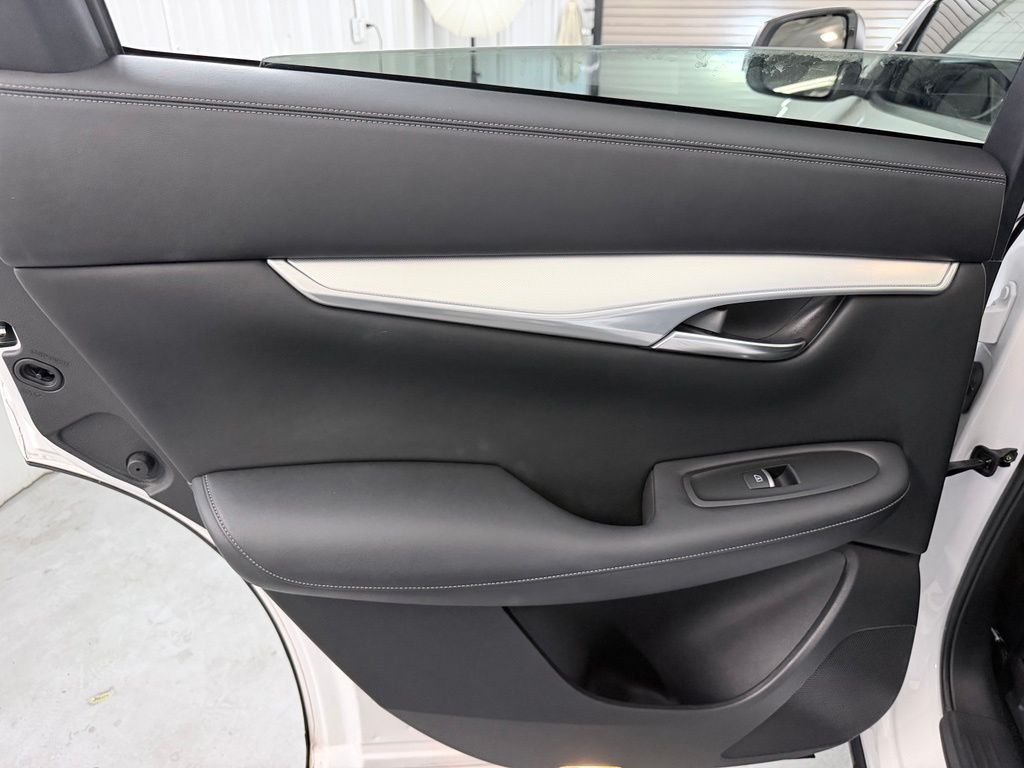 Used 2020 White INFINITI LUXE image 28