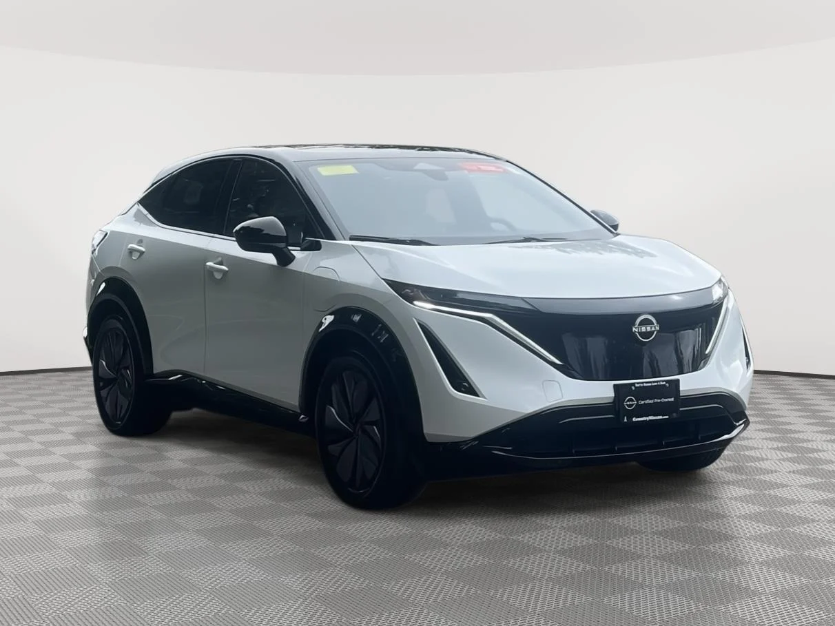 Used 2025 Everest White Pearl Tricoat/Black Diamond Pearl Nissan EVOLVE+ image 3