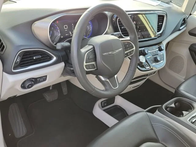 Used 2023 Granite Crystal M Chrysler Touring L image 17