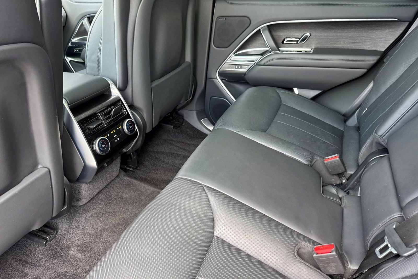 2023 Land Rover Range Rover SE - Photo 12