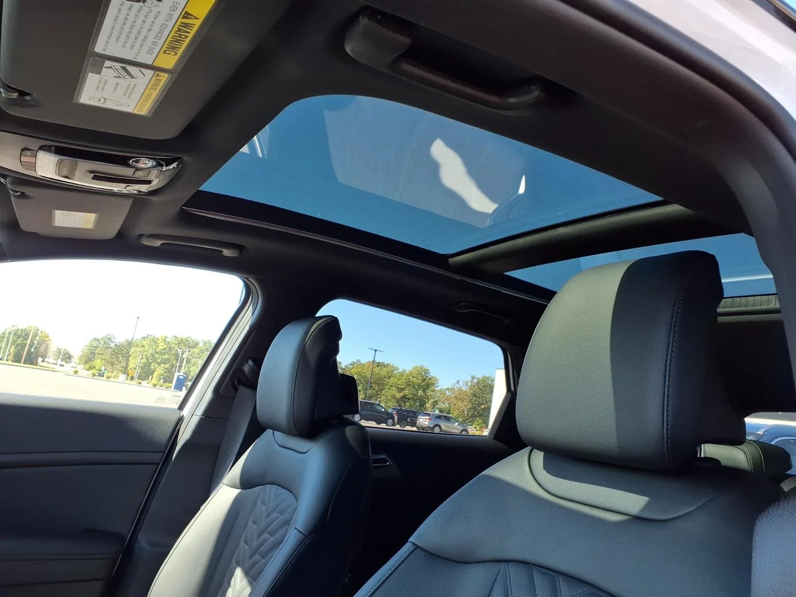 New 2027 Glacial White Pearl / Black Ro Kia X-Line image 13